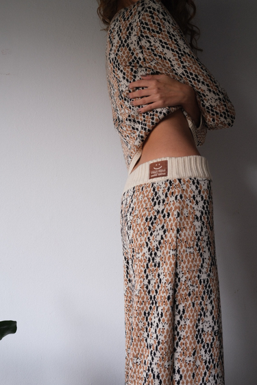 PANTALON TEJIDO SERPIENTE - CAFE CLARO