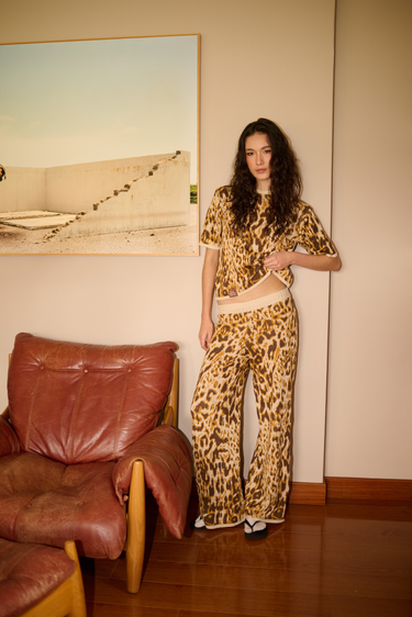 CAMISETA TEJIDA LEOPARDO AMARILLO