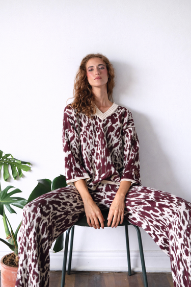 SACO TEJIDO LEOPARDO VINOTINTO