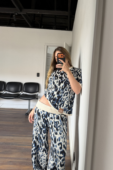 CAMISETA TEJIDA LEOPARDO AZUL